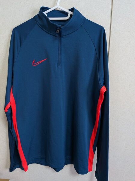美品 NIKE トレーニングウェア メンズ L サッカー ランニング