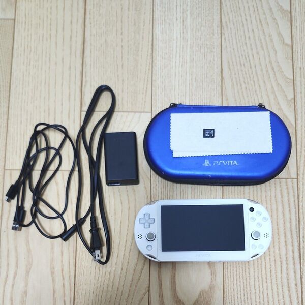 【PSVITA】 PCH-2000 ホワイト PS Vita 本体 + 32GBメモリーカード
