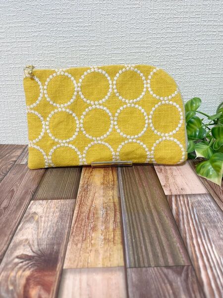 L字ファスナーポーチ 刺繍 サークル イエロー ハンドメイド 通帳入れ マルチケース