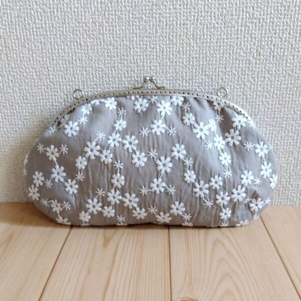 花柄刺繍 大きめがま口ポーチ 通帳ケース ハンドメイド 20cm口金 グレージュ 333