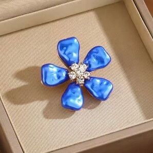 ブローチ 青い花とラインストーンのブローチ かわいい 可愛い キュート アクセサリーピン