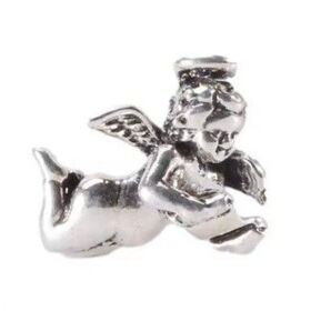 ブローチ キューピットF シルバーカラー 巻物 天使 エンジェル かわいい 可愛い キュート アクセサリーピン