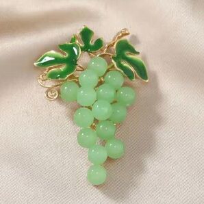 ブローチ マスカット ブドウ グリーン 人工石 エナメル仕上げ エレガント 華麗 上品 フォーマル かわいい 可愛い ピン