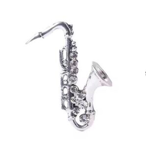 ブローチ サックス シルバーカラー 楽器 キラキラ ジルコニア キュート 上品 かわいい 可愛い アクセサリーピン
