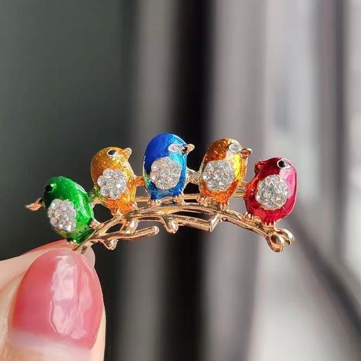 ブローチ 5羽の鳥 小鳥 カラフル マルチカラー ジルコニア ラインストーン 可愛い かわいい キュート アクセサリーピン