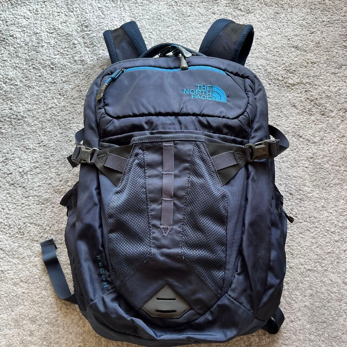 THE NORTH FACE Recon バックパック　リュックパッド付き 男女兼用　大容量　通学登山　ネイビー系