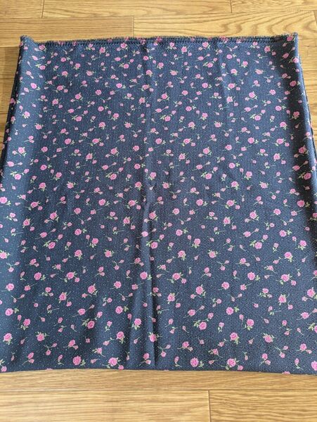 小花柄 生地 布 ネイビー ピンク ハンドメイド 手芸材料サイズ約110cnX210cm