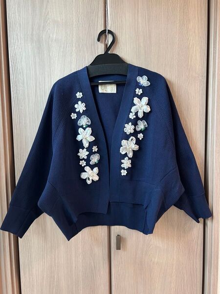 ルーズフラワーカーディガン ネイビー 花刺繍 長袖カーディガン リボン刺繍 紺色 ドルマンスリーブ ニット
