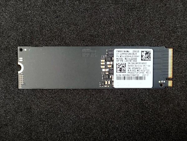 Samsung PM991 256GB NVMe SSD M.2 2280 MZVLQ256HAJD-000H1