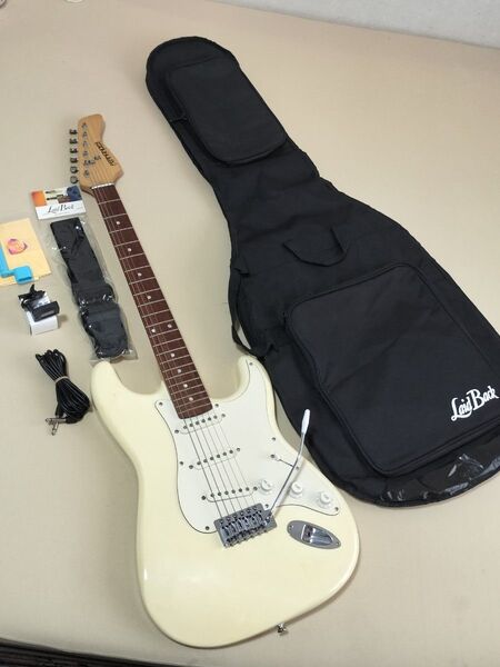 フェルナンデス ストラトキャスター 白 LE-1Z オマケ多数 ケース付き エレキギター ソフトケース付