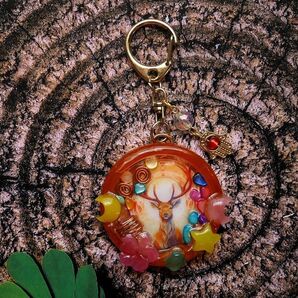 オルゴナイト キーホルダー バッグチャーム レジン オレンジ 鹿 お守り