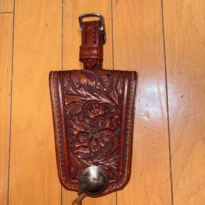 10000円値引美品大和工房 携帯ケース 5インチ用レザークラフト カービング Harley アンティーク 1万コンチョ付