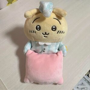 デスクトップから見守るひっかけぬいぐるみ ねれないうさぎ