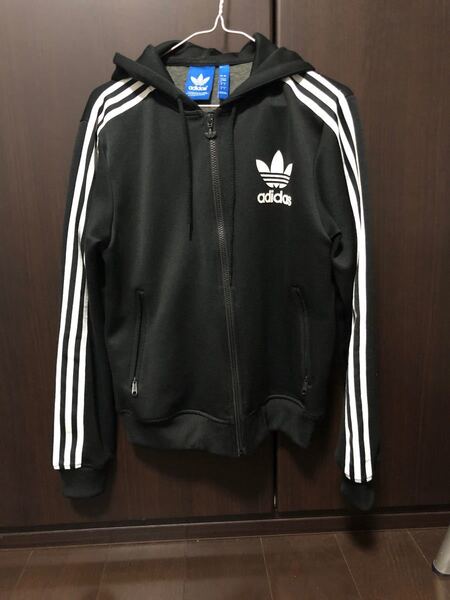 adidas パーカー ジャージ 黒