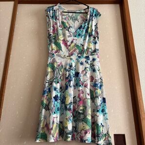 FAS 花柄 ノースリーブ ひざ丈ワンピース