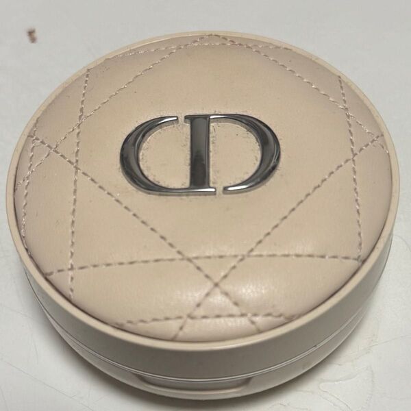 Dior スキン フォーエヴァー クッション パウダー ラベンダー