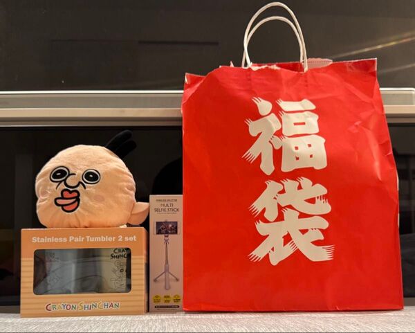 クレヨンしんちゃんタンブラー、MULTI SELFIE STICK、パンパンくんの日常ぬいぐるみポシェット 3点まとめ売り