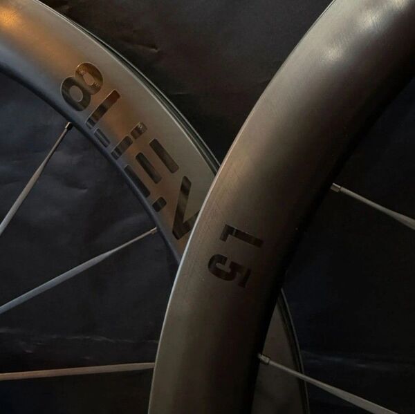 (ワイドリム)8LIEN L5W Disc Carbon 前後ホイールセット エイリアン カーボンホイール ブラックデカール