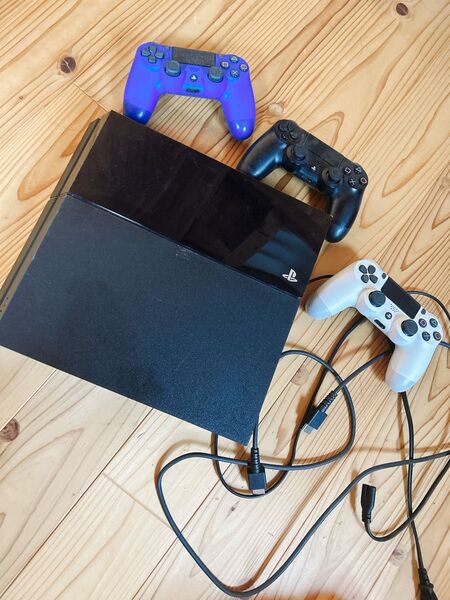 PS4 本体とコントローラー3個 まとめ売り