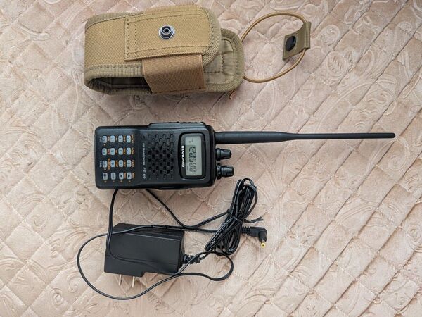 STANDARD FT-60 アマチュア無線機、 ケース、充電器、アンテナ付き