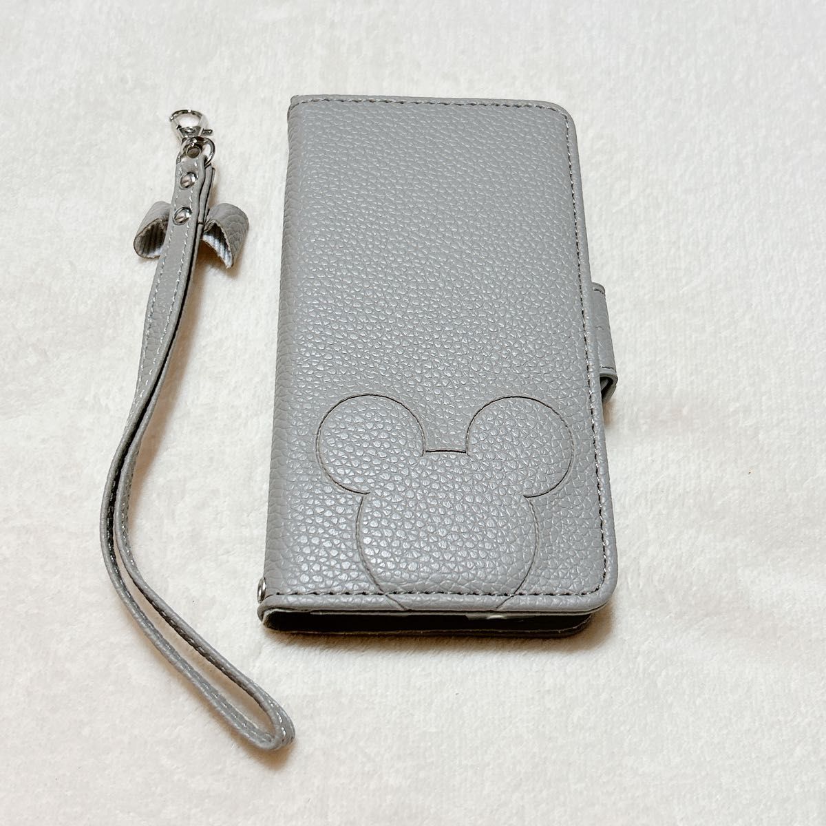 らくらくスマートフォン me F-01L ケース 手帳型 ストラップ付き マグネット式磁気 カード収納 グレー 手帳型ケース