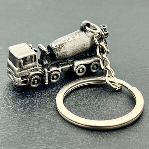 KR070-a キーホルダー タンクローリー ミキサー車 重機 車 乗り物 新品