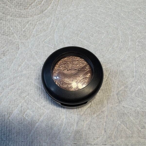 MAC エクストラディメンション アイシャドウ