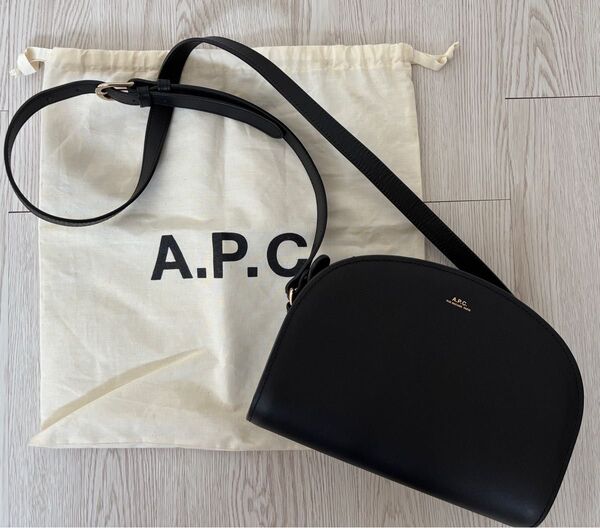 A.P.C ショルダーバッグ エンボス