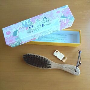 【新品未使用】【公式店限定】 MOOMIN 天然木 猪毛ヘアブラシ 【ムーミン谷の夏まつり】ミムラ姉さん スノークのお嬢さん