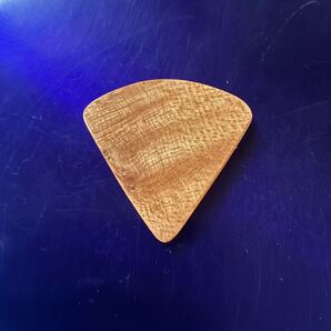 ★40年物★japanフレイムメープルギターピック③トライアングル型