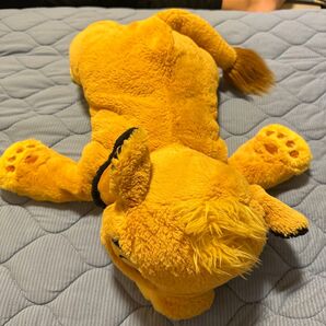 映画ライオンキングのシンバの大きいぬいぐるみ。