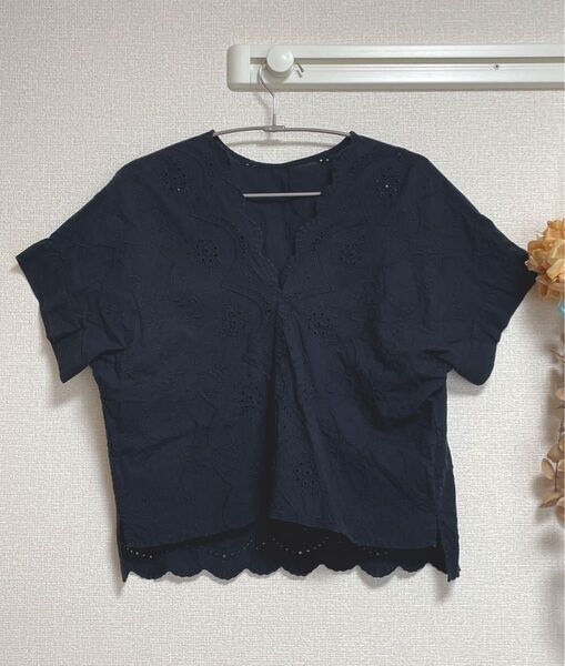 earth music&ecology 刺繍ブラウス 半袖 黒