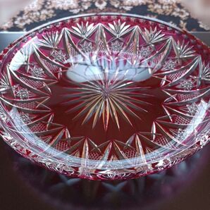☆金赤の魅力☆★現代江戸切子金赤ガラス菊花笹葉飾皿☆29センチ大皿★
