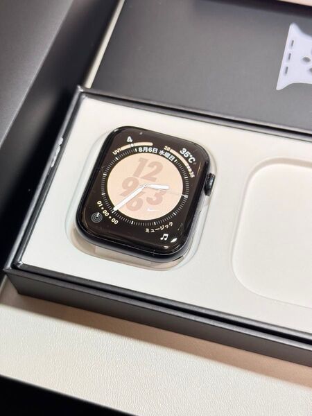 【付属品完備】Apple Watch SE Nike GPS 44mm Nikeスポーツバンド バッテリー100%