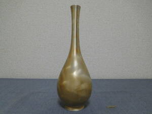 K24-11S　花瓶　花器　模様有り　金属（材質不明）　刻銘　絵とSSKK 中古　高さ約21.3ｃｍ　（T1-1）