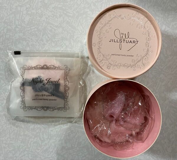 ★未使用 ジルスチュアート パヒュームドボディーパウダー2点セット ピンクリボンの方はラメ入り 箱無し発送