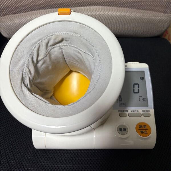 オムロン 上腕式血圧計 HEM-1000