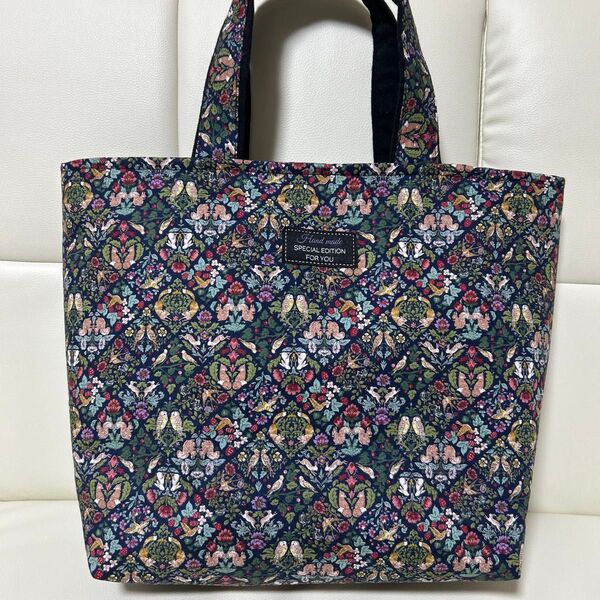 ハンドメイド トートバッグ アールヌーボーシリーズ花柄鳥柄リス柄 ネイビー