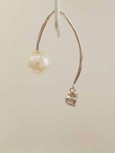 ◆新品◆ K18WG ダイヤ ピアス 両方で計0.40ct キャッチが真珠