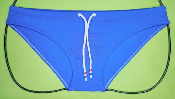 ☆新品☆ブルー☆M☆超シンプル 競パン 競泳水着 ローライズ ビキニ ビキニブリーフ フロントシームレス くっきり もっこり