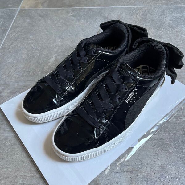 PUMA Basket エナメル バックリボン スニーカー 22cm UK3 ブラック