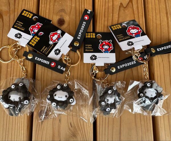 新商品!立体マスコットストラップ黒ミャクなりきりサンリオコラボのキーホルダー