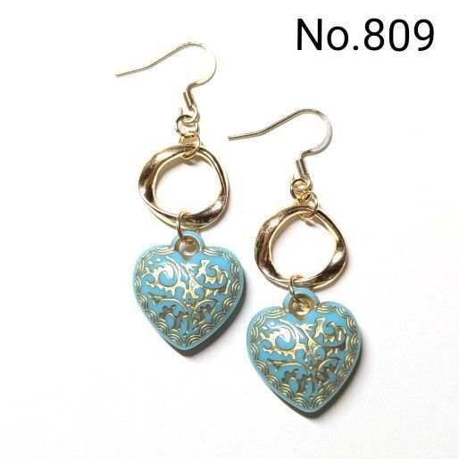 No.809 ハンドメイドピアス イヤリング 樹脂ピアス アンティーク調ビーズ ハート ターコイズカラー ゴールド アクセサリー