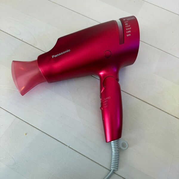 Panasonic ナノイーヘアドライヤー レッド EH-CNA0B