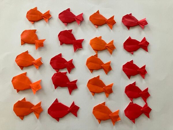 ハンドメイド 折り紙 夏 金魚 20匹 壁面飾り 保育園 児童館 幼稚園 施設 まとめ購入120円引き