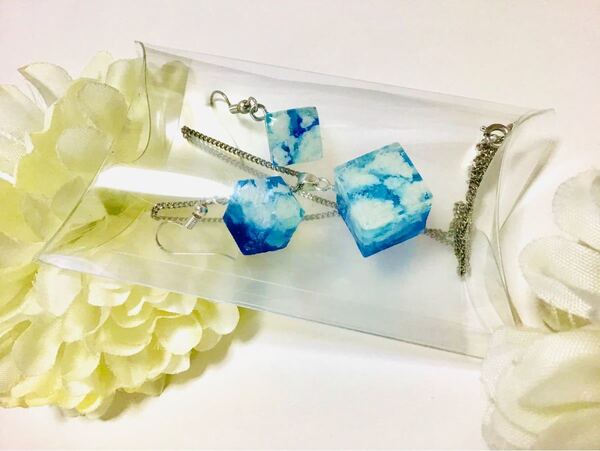 プレゼントBOX付!青空キューブ★ピアス&ネックレス セット!