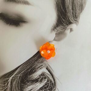 小ぶり紫陽花の一粒ピアスorイヤリング◎オレンジ ビタミンカラー