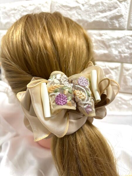 2718インド刺繍リボン☆リボンシュシュ ハンドメイド ヘアゴム シュシュ ベージュ