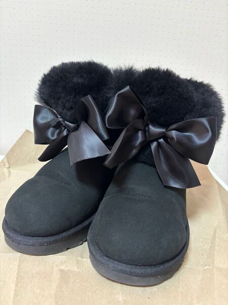 UGG ムートンブーツ ジータボウミニ 黒 7サイズ(24センチ)