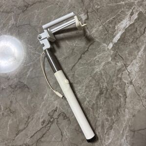 自撮り棒 セルカ棒 3.5mmステレオミニプラグ ホワイト 白